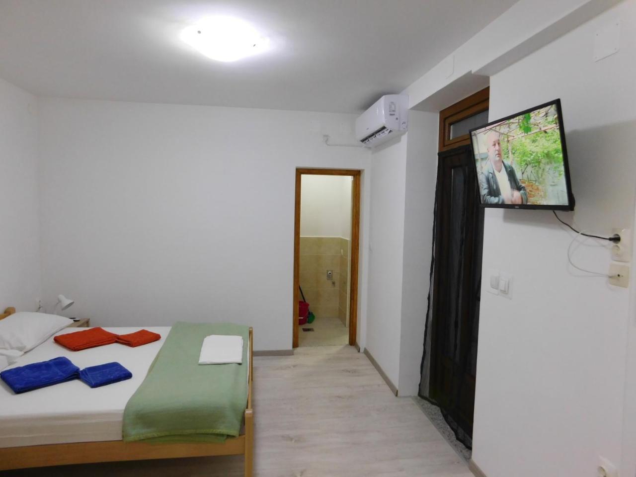 Apartments Leo Janjina 외부 사진